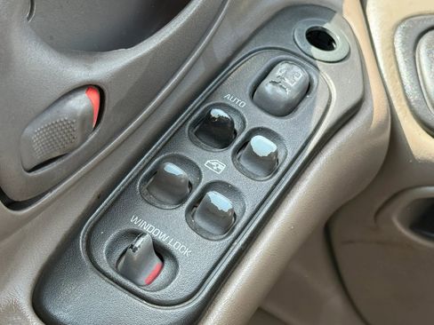 Used 2004 Pontiac Grand Am SE FWD image 23