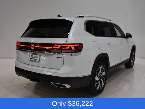 Used 2025 Volkswagen Atlas SEL AWD/4WD image 4