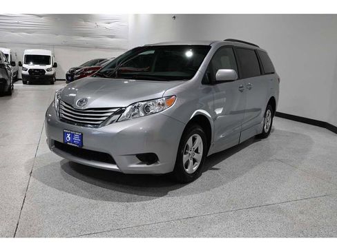 Used 2016 Toyota Sienna LE FWD image 10