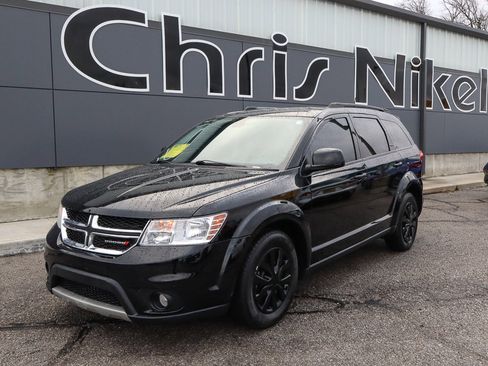 Used 2019 Dodge Journey SE image 1