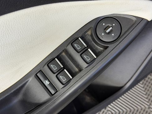 Used 2014 Ford Focus Titanium FWD image 19