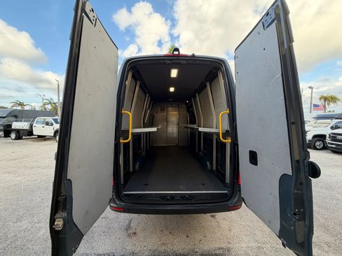Used 2019 Mercedes-Benz Sprinter 170 image 5