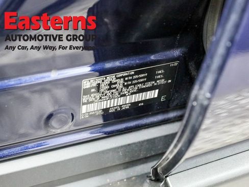 Used 2023 Toyota Venza XLE image 37