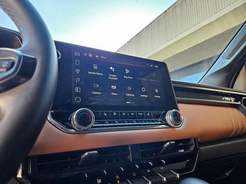 Used 2024 GMC Canyon AT4 w/ Technology Package image 15