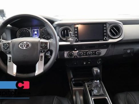Certified 2022 Toyota Tacoma SR5 AWD/4WD image 14