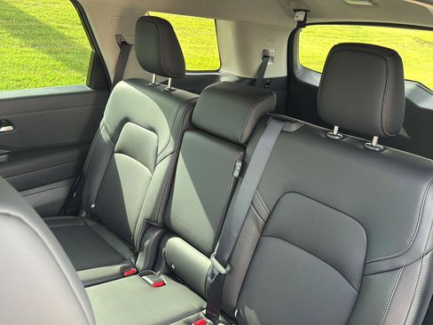 New 2026 Nissan Pathfinder SL FWD image 30
