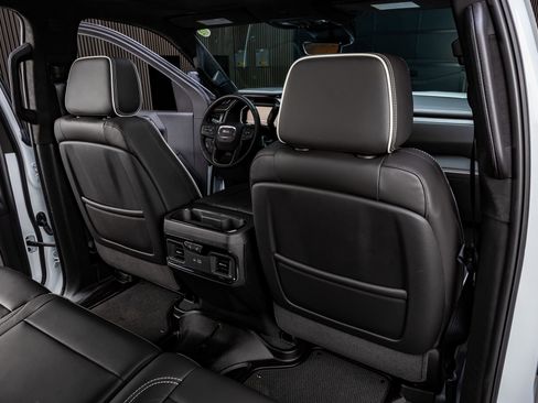 Used 2025 GMC Sierra 2500 AT4X image 32