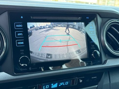 Certified 2019 Toyota Tacoma TRD Off-Road AWD/4WD image 28