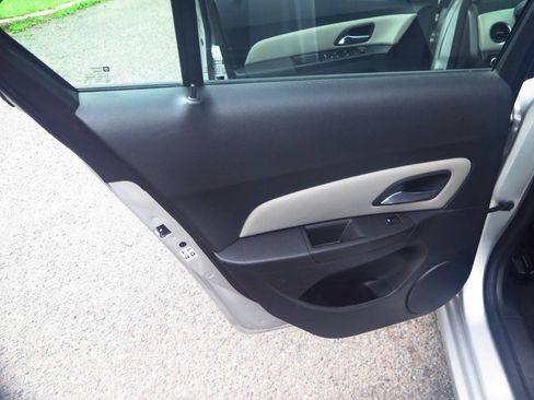 Used 2015 Chevrolet Cruze LS FWD image 34