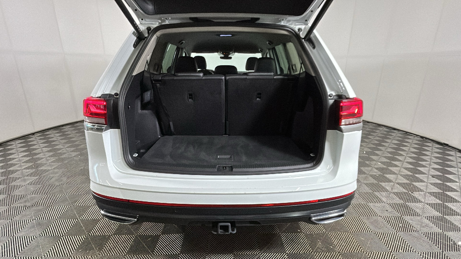Used 2025 Volkswagen Atlas SE AWD/4WD image 31