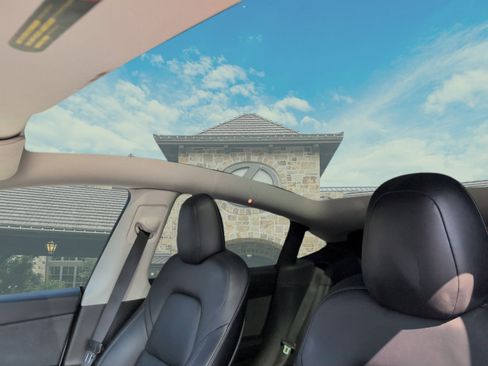 Used 2022 Tesla Model Y Performance image 19