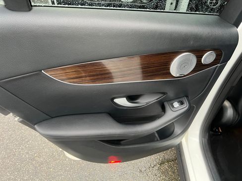 Used 2017 Mercedes-Benz GLC 300 4MATIC image 24