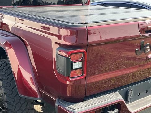 Used 2021 Jeep Gladiator Overland AWD/4WD image 9