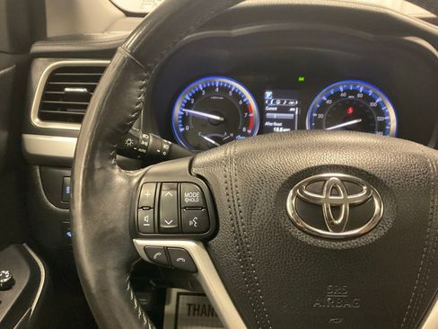 Used 2018 Toyota Highlander Limited AWD/4WD image 18