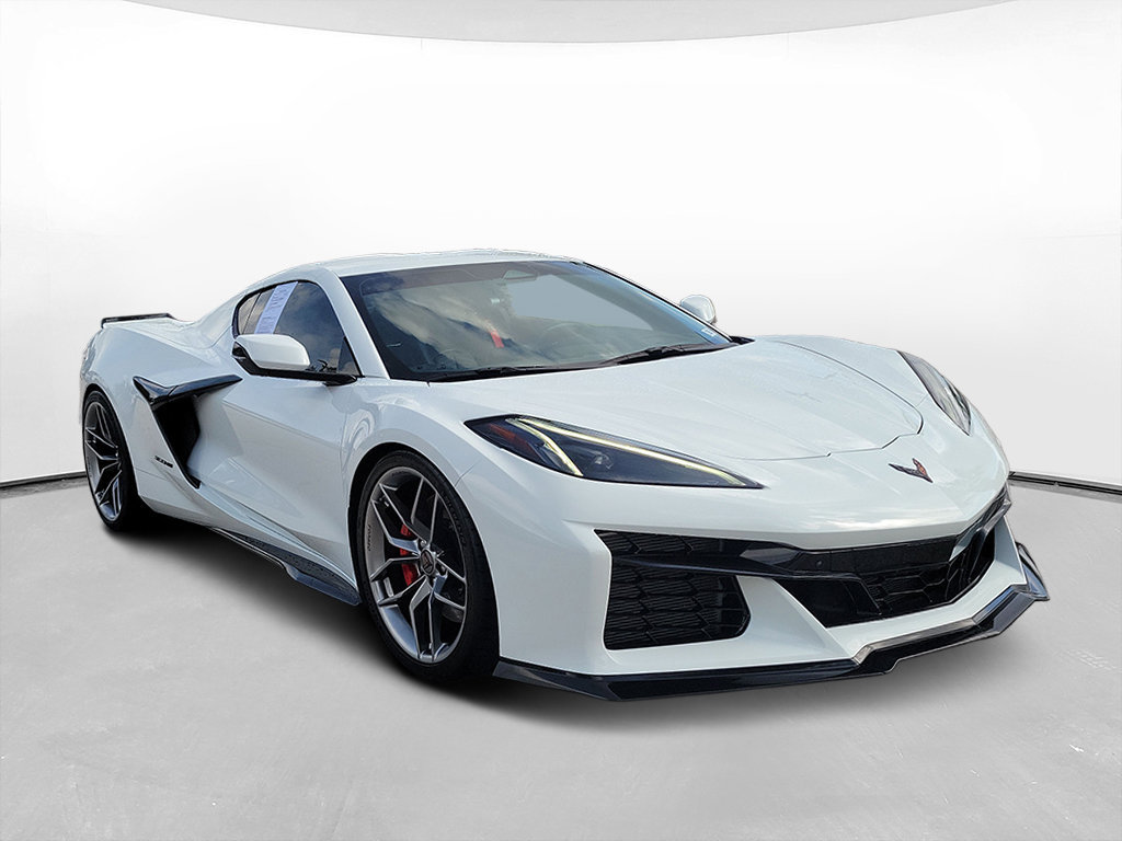 Used 2025 Chevrolet Corvette Z06 RWD image 3