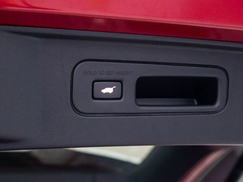 Certified 2025 Honda Pilot Touring image 36