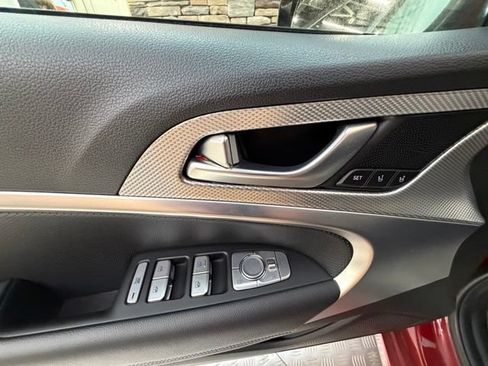 Used 2022 Genesis G70 3.3T AWD/4WD image 30