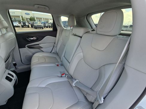 Used 2020 Jeep Cherokee Limited FWD image 26