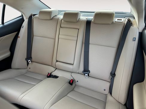 Used 2018 Lexus IS 300 AWD image 13