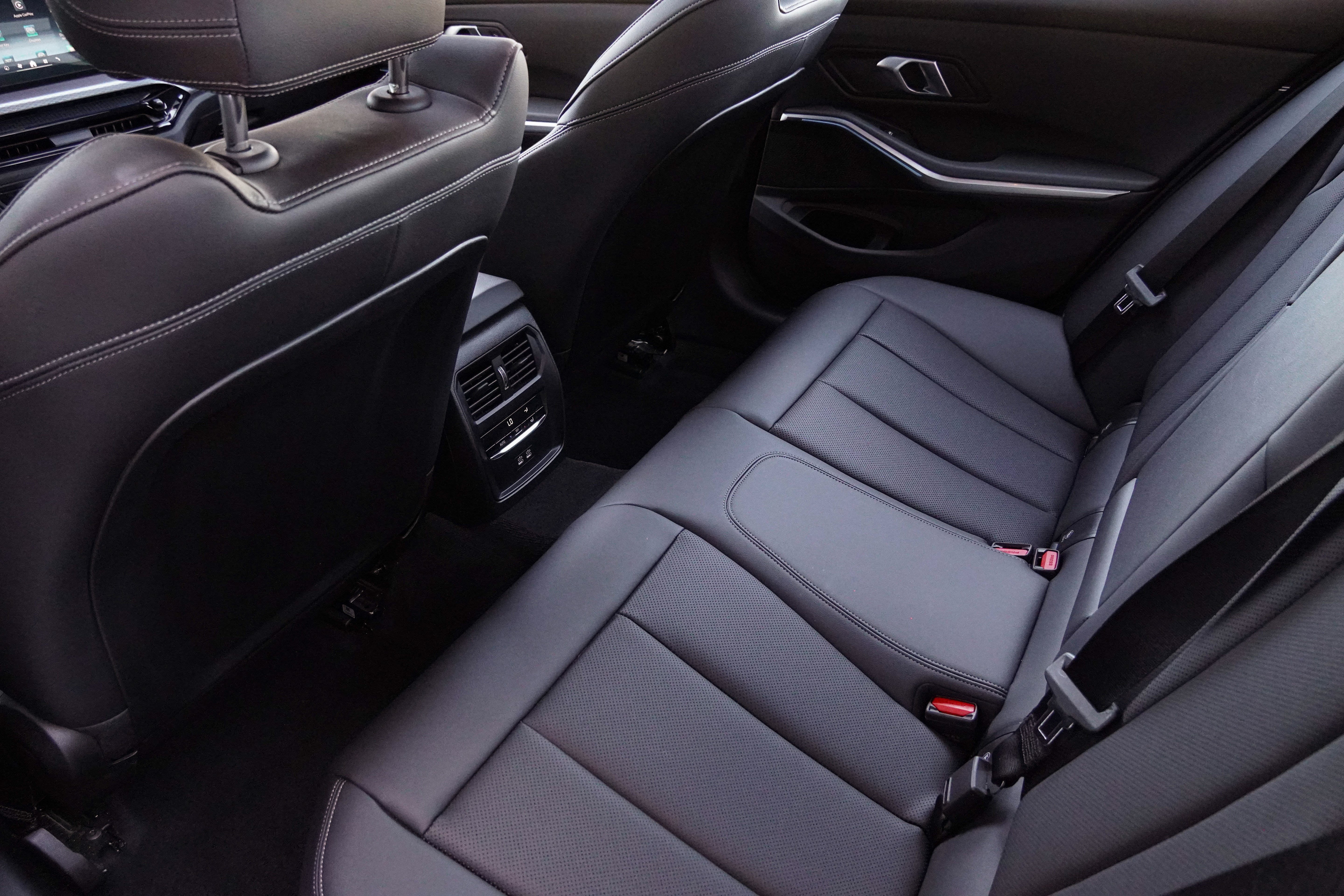 Certified 2025 BMW 330i Sedan RWD image 31