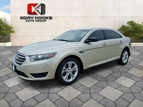 Used 2018 Ford Taurus SE FWD image 1
