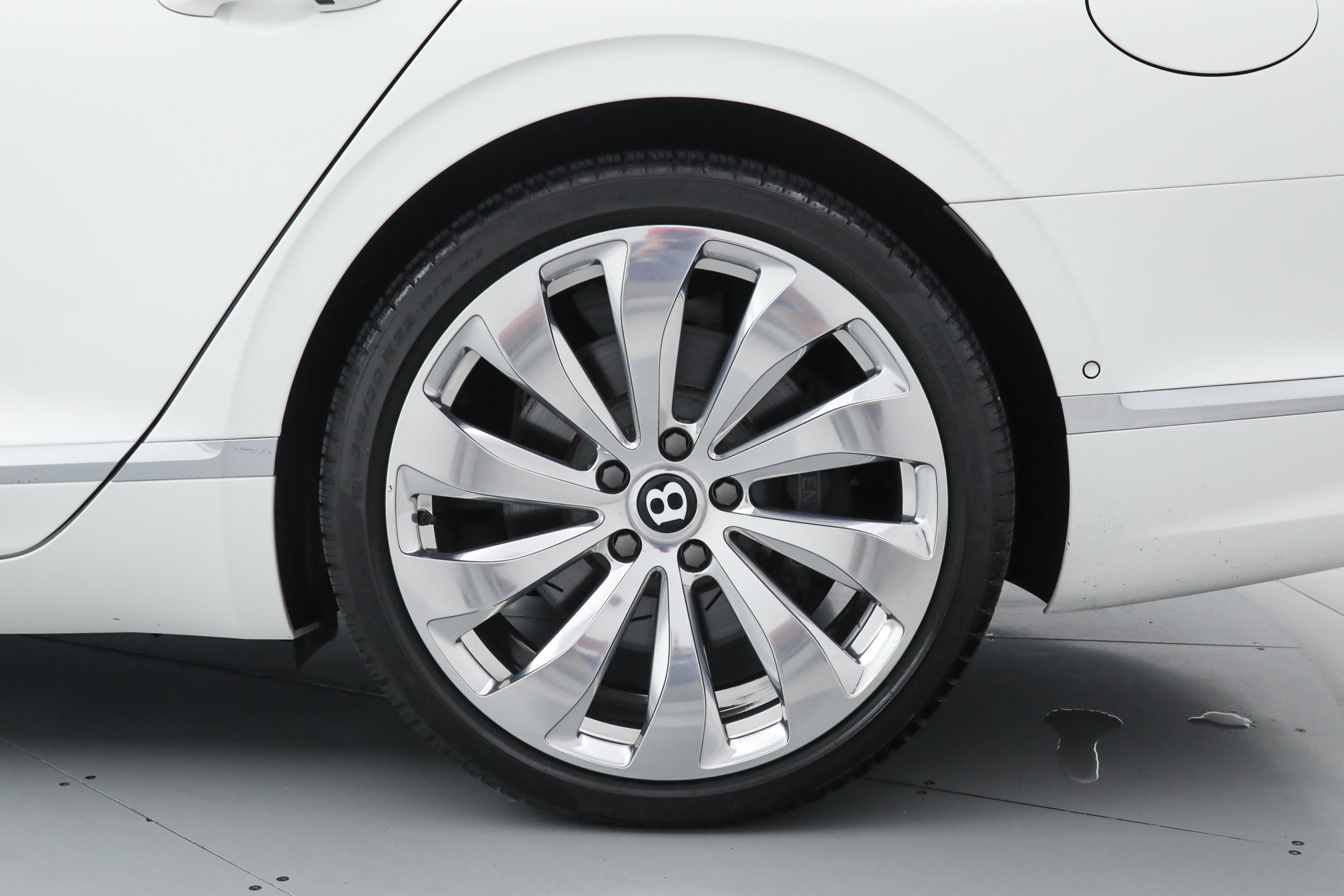 Used 2022 Bentley Flying Spur Plug-In Hybrid AWD/4WD image 43