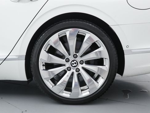 Used 2022 Bentley Flying Spur Plug-In Hybrid AWD/4WD image 43