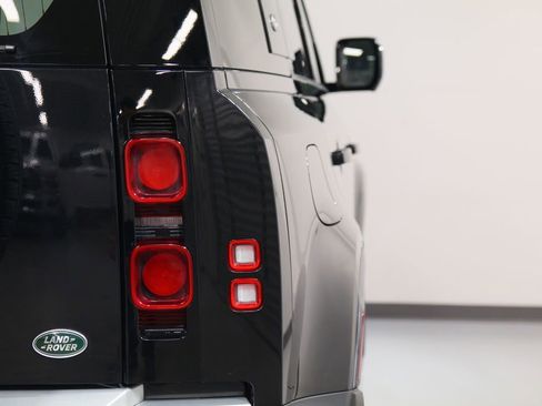 Used 2023 Land Rover Defender 110 S AWD/4WD image 15