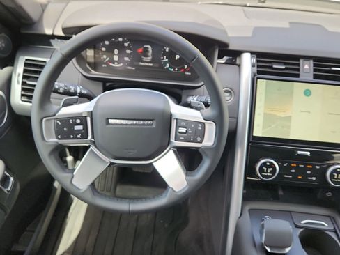 Certified 2025 Land Rover Discovery S image 14