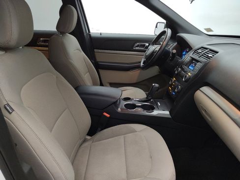 Used 2018 Ford Explorer XLT image 21