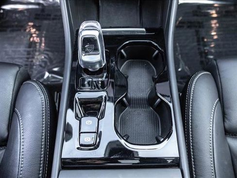 Used 2023 Volvo XC40 B5 Ultimate w/ Protection Package Premier image 20