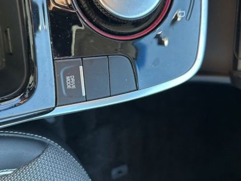 Used 2019 Kia Niro EX w/ Cold Weather Package 2.0 image 11