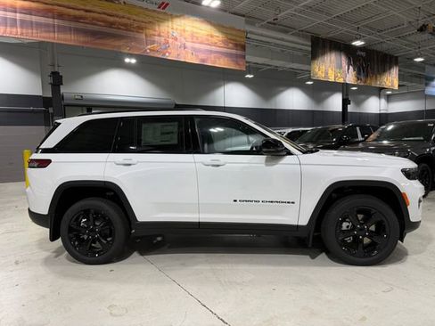 New 2025 Jeep Grand Cherokee Limited image 8