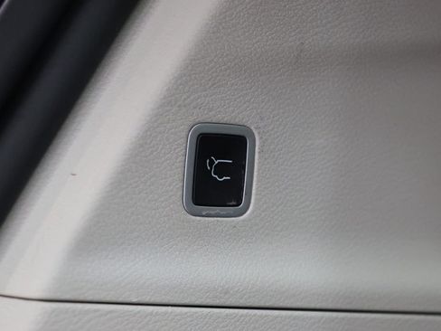 Used 2024 Chrysler Pacifica Touring-L FWD image 36