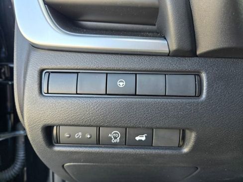 Used 2025 Nissan Rogue SV image 22