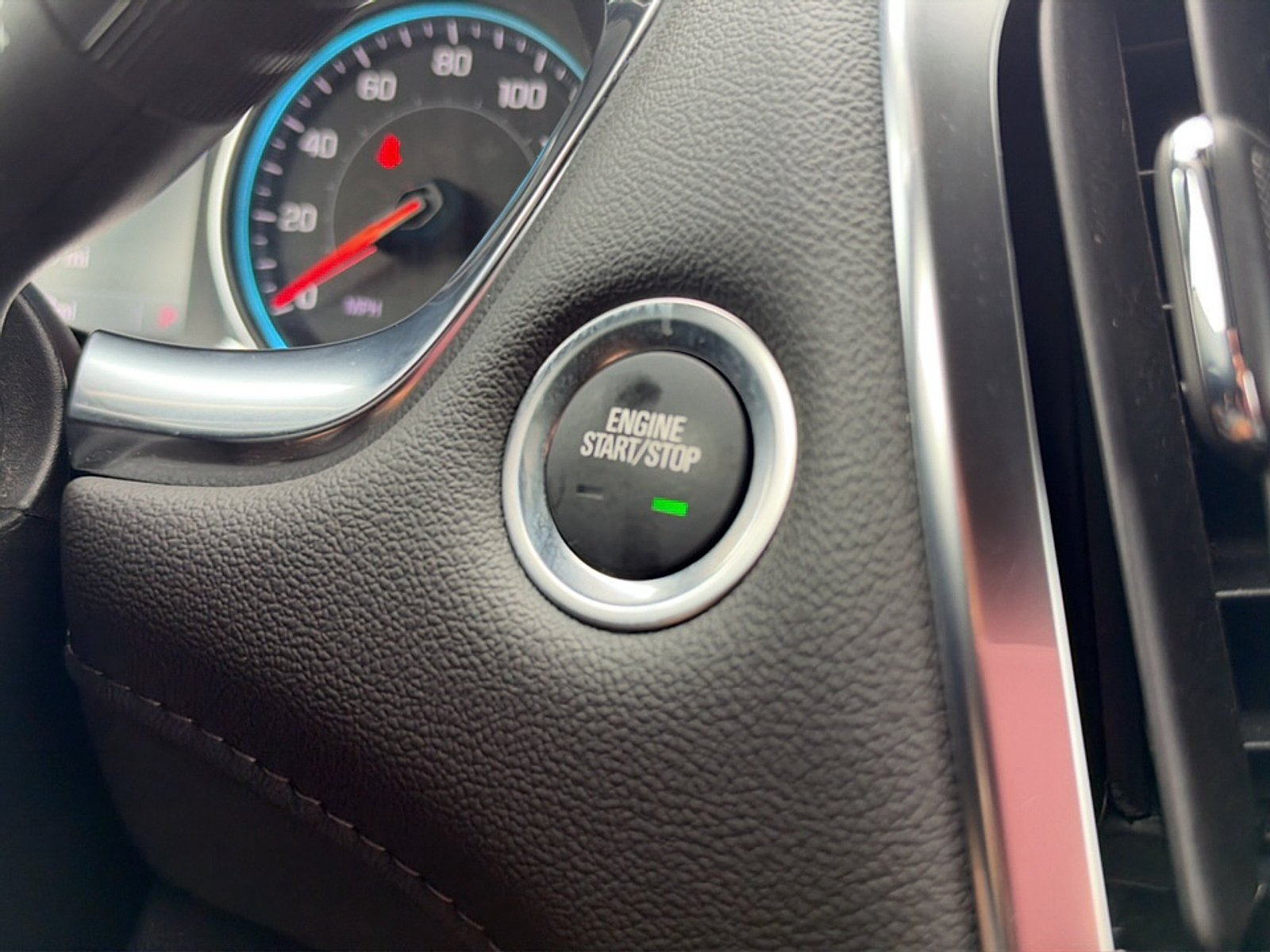 Used 2023 Chevrolet Traverse LT FWD image 36