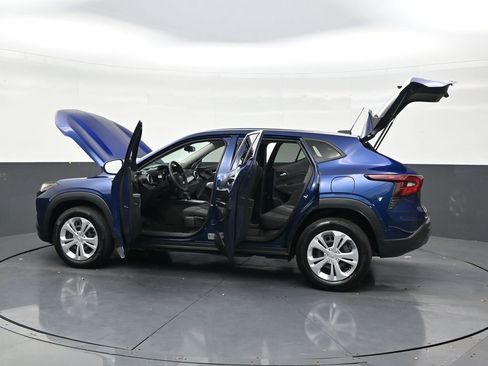 Used 2024 Chevrolet Trax LS FWD image 31