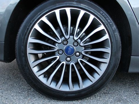 Used 2017 Ford Fusion SE w/ Fusion SE Technology Package image 22