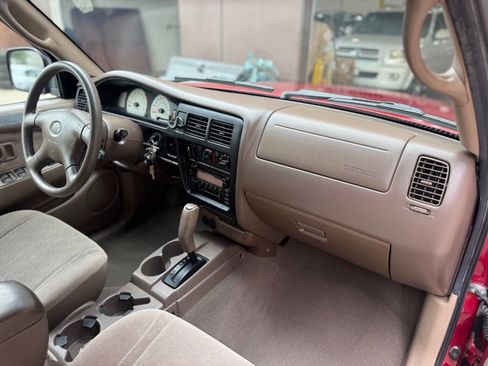 Used 2004 Toyota Tacoma PreRunner image 28