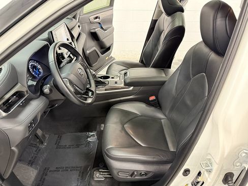 Used 2021 Toyota Highlander Limited AWD/4WD image 11