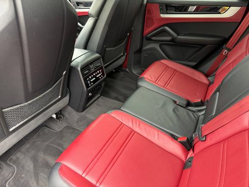 Certified 2024 Porsche Cayenne S AWD/4WD image 31