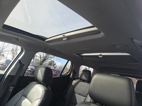 Used 2019 GMC Acadia SLT w/ Black Edition image 19