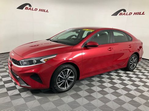 Used 2023 Kia Forte LXS image 3