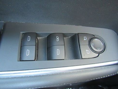 Used 2025 GMC Acadia Elevation image 37