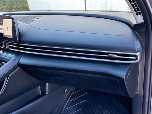 Used 2024 Hyundai Elantra Limited image 19