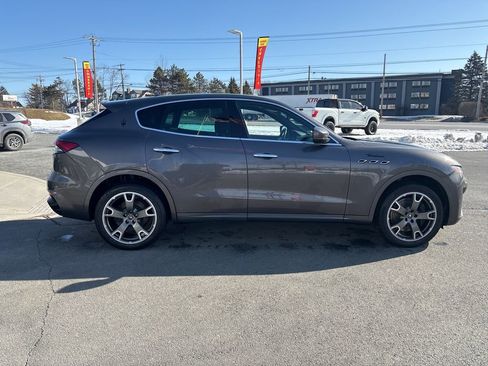 Used 2023 Maserati Levante Modena image 8