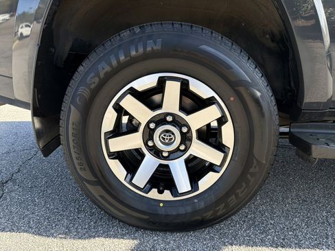 Certified 2024 Toyota 4Runner TRD Off-Road Premium image 30