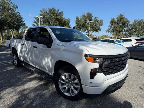 Used 2023 Chevrolet Silverado 1500 Custom image 3