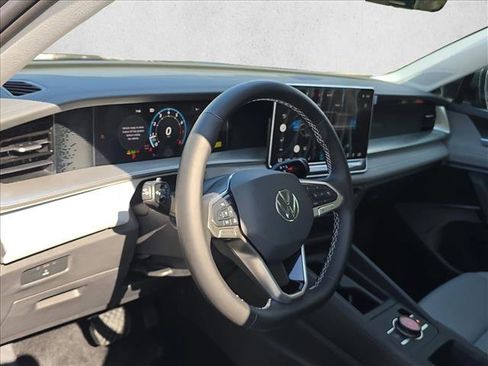 New 2026 Volkswagen Tiguan SE FWD image 12