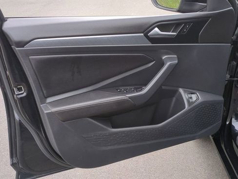 Used 2024 Volkswagen Jetta SE FWD image 30